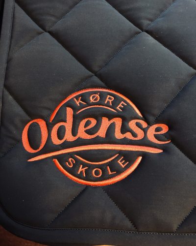 Odense Køreskole med logobroderi på jakker